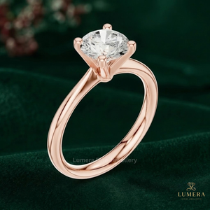 Anillo solitario de diamante cultivado en laboratorio con corte redondo, banda de oro macizo con cuatro puntas cónicas, anillo delicado para uso diario para chicas, anillo de promesa - Product Image 5