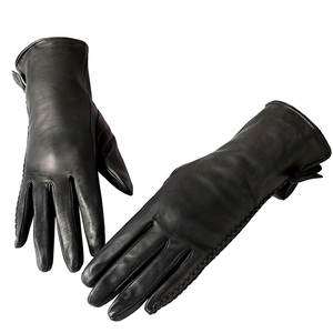 Gants de style professionnel conçus pour une tenue élégante, avec une finition lisse et un confort tout au long de la journée. - Product Image 1