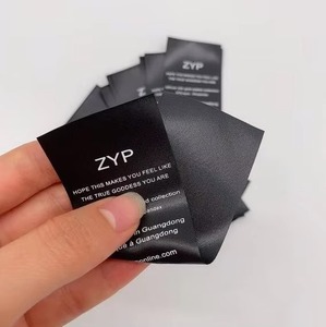 Etiquetas Tejidas Personalizadas de Lujo Ecológicas de Corte Recto, Etiquetas de Satén Negro para Prendas, Etiquetas de Marca de Ropa de Calidad, Diseño de Logotipo Personalizado para Camisas - Product Image 3