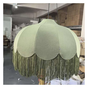 Lampe suspendue vintage en tissu vert sauge, lustre rétro à franges en forme de dôme, luminaire suspendu en velours pour salon, café - Product Image 1
