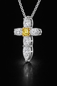 Colgante de Cruz de Oro Blanco para Mujer con Piedras de Diamante, Acabado en Oro y Plata de Dos Tonos, Certificado IGI, Joyería Fina de 18K, 24.80MM, 3gm - Product Image 5