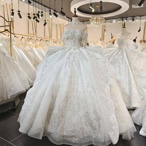 Elegante Vestido de Novia de Encaje con Hombros Descubiertos, Escote en V, Cintura de Princesa, Espalda Ilusoria, Asimétrico, Estilo Baile, con Cuentas y Bordados - Product Image 3