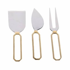 Ensemble de 3 couteaux à fromage, têtes en métal poli miroir doré, manches en bambou, couverts portables vintage - Product Image 2