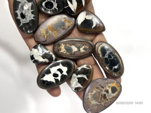 หินอัญมณีทรงหลวมผสมรูปร่างผสมขนาด20ถึง30มม. โดยประมาณจากใยแมงมุมธรรมชาติ - Product Image 6