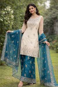 Conjunto de fiesta de diseñador con bordado y adornos de moti, top completamente cosido con parte inferior cosida y dupatta elegante, listo para usar. - Product Image 2