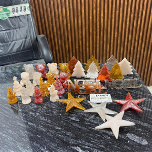 Articles suspendus en résine multi-design de qualité supérieure thème de Noël idéal pour la décoration intérieure personnalisée cadeau moderne - Product Image 1