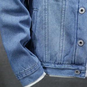 เสื้อแจ็คเก็ตยีนส์ผู้ชายสำหรับฤดูหนาว สีฟ้าอ่อน สไตล์คาวบอย เสื้อคลุมยีนส์อุ่นบุขนสัตว์ ซับในขนแกะหนา เสื้อแจ็คเก็ตยีนส์บุขนสำหรับผู้ชาย - Product Image 6