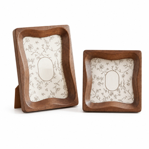 Marco de Fotos Personalizado de Madera Maciza Color Nogal, Juego de Marcos de Fotos Ondulados para Escritorio, Marco Curvo Irregular para Decoración del Hogar y Hoteles - Product Image 1