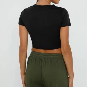 Camisetas Cortas Casuales de Algodón de 220 GSM al por Mayor, Color Personalizado, con Botones, para Mujer, Corte Regular, Top Corto, Camiseta de Verano con Logotipo Serigrafiado - Product Image 5