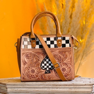 Bolso Bandolera de Cuero Genuino Venus Leathers, Diseño Floral con Letras, Hecho a Mano, Cierre de Cremallera, Antirrobo, Estilo Western, Gran Venta - Product Image 1
