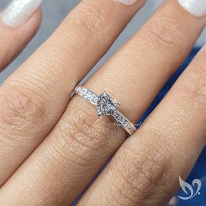 Anillo de Diamante Cultivado en Laboratorio con Corte Corazón de 0.50CT, Certificado IGI, Banda Pavé con Canal, Oro Blanco de 10K - Product Image 4