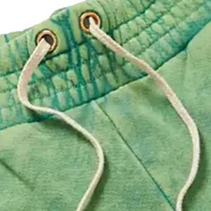 Pantalones cortos ligeros de felpa francesa con presillas transpirables en el interior, que ofrecen comodidad y estilo para el uso diario. - Product Image 4