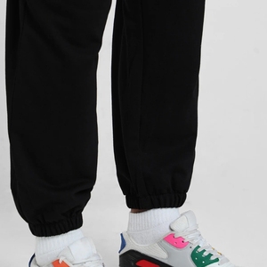 Pantalones de hombre de corte recto a la moda, pantalones casuales cómodos para hombre, pantalones de poliéster para gimnasio, para uso deportivo y casual. - Product Image 4