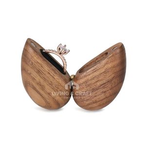 Boîte à bague en bois en forme de cœur faite à la main pour les fiançailles, les mariages, les propositions de mariage, le rangement de bijoux - Product Image 3