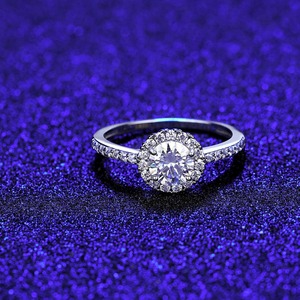 Bague en or blanc sertie de diamants, best-seller, pour fiançailles, alliances et collections de bijoux fins, disponible à prix d'exportation - Product Image 4