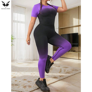 Ensemble de vêtements de sport pour femmes grandes tailles : t-shirt en coton respirant et leggings, short de yoga taille haute extensible dans quatre sens - Product Image 5
