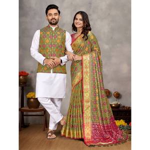 Atractivo diseño de tarjeta en forma de J con tejido de seda, pareja con motivos de mehndi - Product Image 1