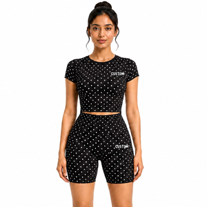 Ensemble de yoga pour femmes, haut court à pois et short cycliste assorti, vêtements de sport personnalisés pour la gym, tenue de sport à séchage rapide - Product Image 1