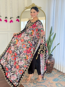 Último Modelo de Kurti Negro de Viscosa Chanderi para Mujer con Pantalón de Viscosa Chanderi, Conjunto de Seda Chanderi con Dupatta - Product Image 2