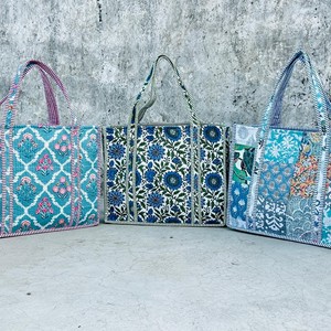 Grand sac fourre-tout matelassé pour femmes, sac de shopping en coton à motifs floraux indiens, poche extérieure, doublure rayée, sac de voyage, sac de plage - Product Image 1