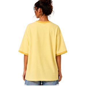เสื้อยืดโอเวอร์ไซส์สีเหลืองพาสเทลสำหรับผู้หญิง พิมพ์ลายดอกชบาสีสันสดใส เสื้อยืดลำลองผ้าฝ้ายสำหรับฤดูร้อน รับผลิตตามสั่ง (OEM) ขายส่ง - Product Image 2