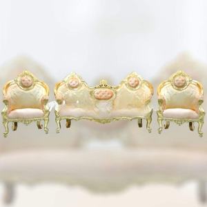 Sofá Duradero y Popular para Novios, Estilo Moderno, Modelo Dorado Tallado para Escenario de Boda - Product Image 1