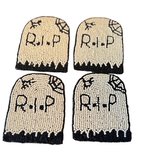 แผ่นรองแก้วลายผีฮาโลวีนประดับลูกปัดทำมือ แผ่นรองแก้วลาย RIP ประดับลูกปัดเม็ดเล็ก ของตกแต่งโต๊ะสุดหลอน ของตกแต่งบาร์ปาร์ตี้ ของขวัญ - Product Image 1
