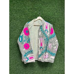 เสื้อแจ็คเก็ตกำมะหยี่สีเทาพรีเมียม ปักลายดอกไม้ คอตั้ง แขนยาว ทำมือ สไตล์โบฮีเมียน เสื้อคลุมสำหรับผู้หญิง ฤดูใบไม้ร่วง - Product Image 2