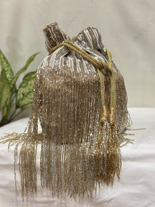 Sac Potli à franges couleur champagne doré avec rideau de perles superposées et lien en corde, accessoire de soirée festif - Product Image 5