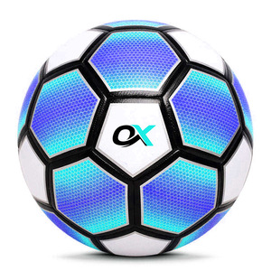 ลูกฟุตบอลขนาดมาตรฐานจาก Oxva Industries ดีไซน์ใหม่ คุณภาพสูง พร้อมคุณสมบัติการเก็บรักษาอากาศได้ดีเยี่ยม  รับสกรีนโลโก้ตามสั่ง - Product Image 3