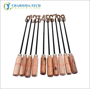 ชุดอุปกรณ์ตีตราสัตว์ CHARISMATECH หมายเลข 0-8 จำนวน 3 ชิ้น ทำจากสแตนเลส พร้อมด้ามจับเปลี่ยนได้ ตัวเลขทองเหลือง 9 หลัก 6 แบบกลับด้าน 9 ตัว สำหรับปศุสัตว์ - Product Image 2