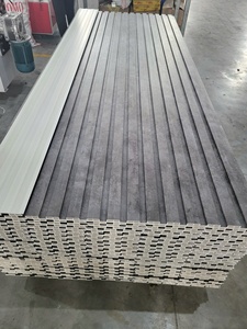 แผ่นผนังตกแต่งภายในลายไม้ PVC WPC เป็นมิตรกับสิ่งแวดล้อม รีไซเคิลได้ กันน้ำ ดีไซน์ทันสมัยสำหรับใช้ในบ้าน - Product Image 1