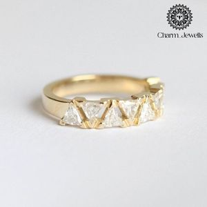 แหวนหมั้นผู้หญิง Charm_Jewells เงินแท้ทรงสามเหลี่ยมประดับเพชรโมอิสซาไนต์ทรงเรขาคณิต ตัวเรือนแบบหนามเตย รับรองโดย IGI สไตล์คลาสสิก น้ำหนัก 3 กรัม - Product Image 4