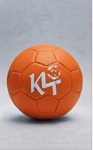 Balón de Fútbol Naranja con Logotipo K4, Diseño de Color Sólido, Balón de Entrenamiento - Product Image 4