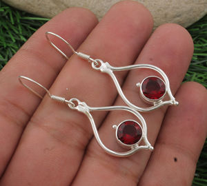 ต่างหูห้อยประดับพลอยโกเมนสีแดงธรรมชาติ เงินแท้ 925 ชุบเงิน งานแฮนด์เมด สไตล์วินเทจสุดหรู เหมาะเป็นของขวัญสำหรับงานแต่งงาน - Product Image 2