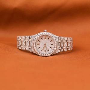Montre de luxe pour femme, style antique, sertie de moissanite, mouvement à quartz, bracelet en acier inoxydable, mouvement ETA, cadran analogique, résistante à l'eau - Product Image 1