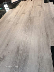 Suelo de PVC con Diseño de Grano de Madera de 6mm, Resistente al Agua, Antiformaldehído, para Apartamentos Modernos, Material Compuesto de Piedra y Plástico - Product Image 3