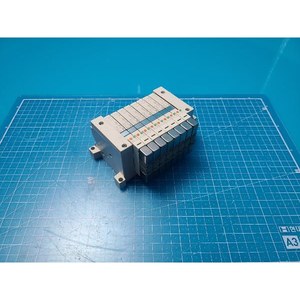 Válvula Solenoide Neumática SMC VQ1201N-51-Q Usada Como Parte del Equipo Legacy Semiconductor - Product Image 1