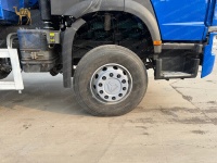 Camion benne basculante Sinotruk HOWO 6x4, 371 CV, 10 pneus, avec bords de benne hauts et levage avant, en bon état, à vendre