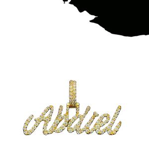 Colgante de letra de estilo cursivo único para niñas Colgante de diamante elegante junto con cadena de tenis Joyería personalizada chapada en oro de 14 quilates - Product Image 1