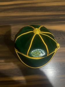 Gorra de terciopelo con bordado personalizado de letras, venta al por mayor, OEM, ODM, visera plana, ajustada, para graduación, unisex, con logo académico - Product Image 5