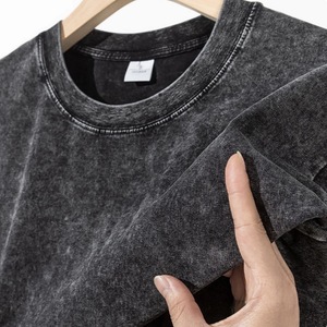เสื้อยืดแขนสั้นพรีเมียมสำหรับทุกเพศ ระบายอากาศได้ดี ผลิตจากโพลีเอสเตอร์ 100% สวมใส่สบาย เหมาะสำหรับเล่นกีฬา กิจกรรมกลางแจ้ง และสวมใส่ในชีวิตประจำวัน - Product Image 6