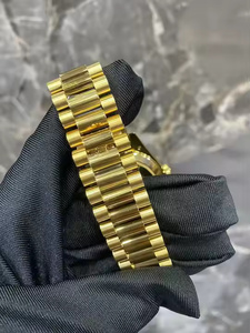 Montre en quartz Arctic Dominion Luxury pour homme, sertie de diamants Moissanite, avec lunette glacée et boîtier en acier premium - Product Image 2