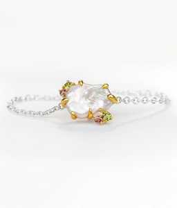 Bracelet à breloques en argent sterling avec perles pour femme - Design de chaîne élégant avec une sophistication intemporelle et une beauté à la lueur douce - Product Image 1