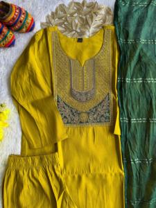 Ensemble Kurtis Pent Dupatta en soie romaine avec de magnifiques broderies et travail de sequins - Product Image 5