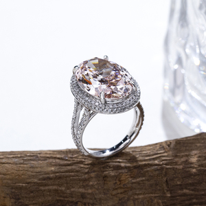 แหวนเพชรเมล็ดเดี่ยวทรงรีสีชมพู 18k รุ่น MSR-2119 จาก Messi Jewelry แหวนหมั้น - Product Image 5