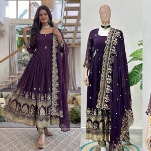 Conjunto de Vestido de Diseñador Premium para Mujer con lujosa tela de seda texturizada, elegante bordado con lentejuelas y trabajo zari. Esto - Product Image 5