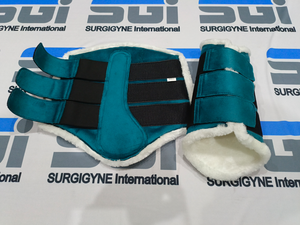 Protège-tendons en velours vert turquoise avec fourrure pour chevaux – Équipement d'équitation - Product Image 3