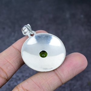 Pendentif en argent plaqué sterling avec pierres précieuses péridot taillées, style bohème, unisexe, fait main, idéal pour les fêtes - Product Image 4