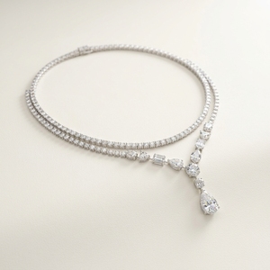 Collier classique en or blanc 10 carats avec diamants de laboratoire couleur E 22 carats, coupe poire, double rangée, style Y dégradé, pour soirée - Product Image 4